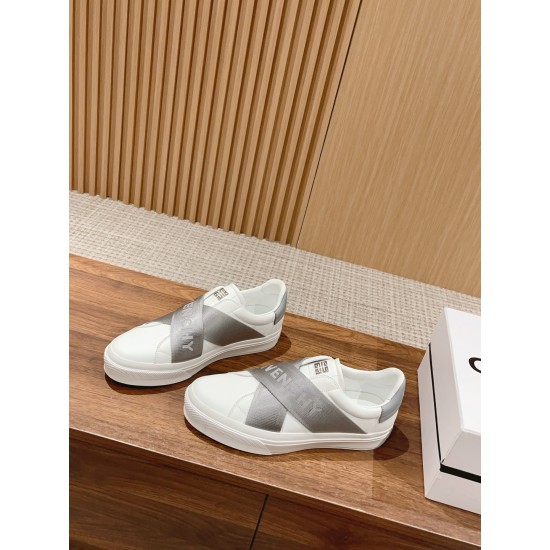 GIVENCHY Sneakers