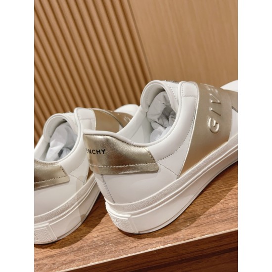 GIVENCHY Sneakers