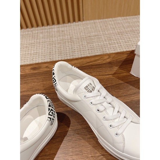 GIVENCHY Sneakers