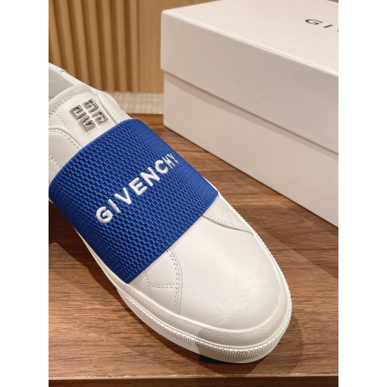 GIVENCHY Sneakers