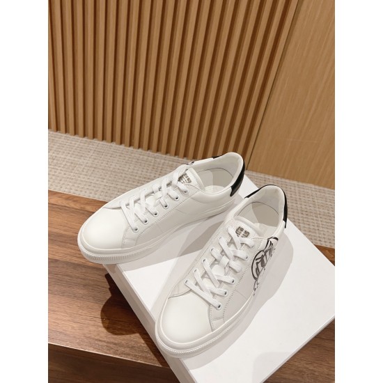 GIVENCHY Sneakers