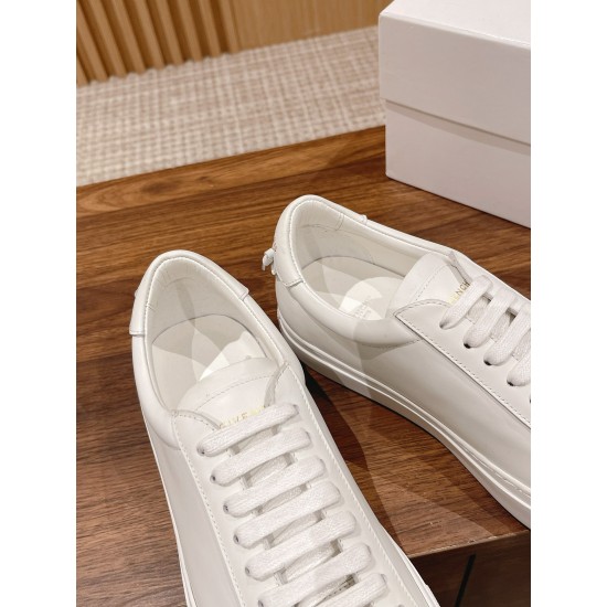 GIVENCHY Sneakers