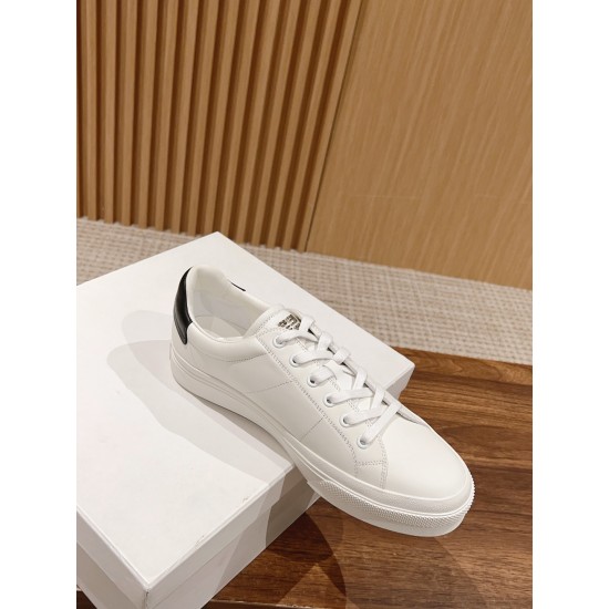 GIVENCHY Sneakers