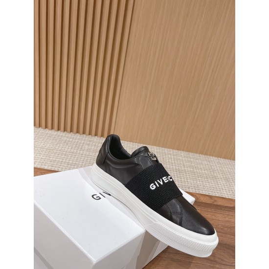 GIVENCHY Sneakers