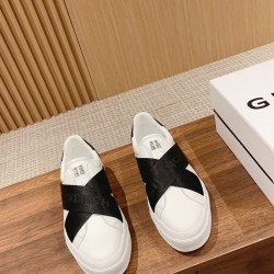 GIVENCHY Sneakers