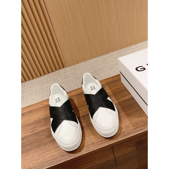 GIVENCHY Sneakers