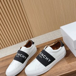 GIVENCHY Sneakers