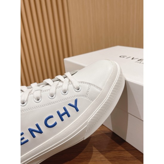 GIVENCHY Sneakers