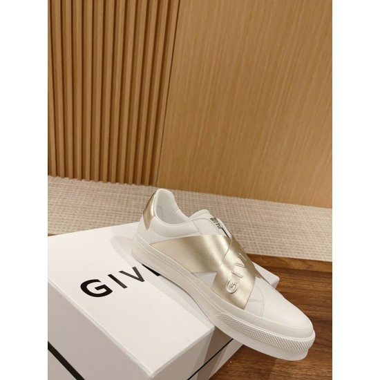 GIVENCHY Sneakers