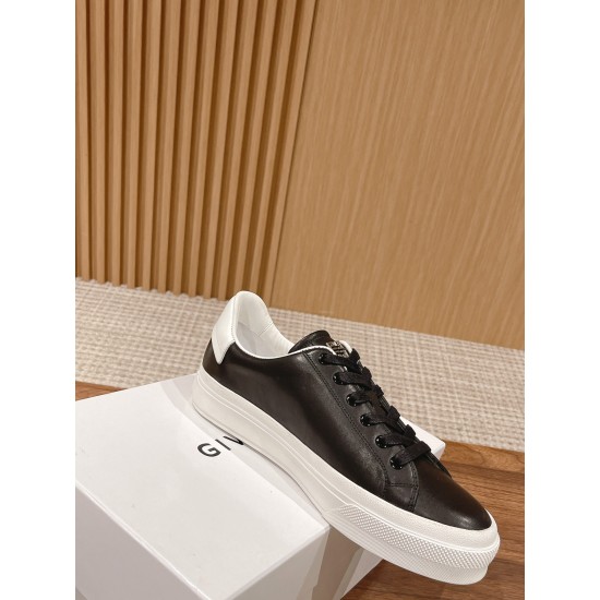 GIVENCHY Sneakers