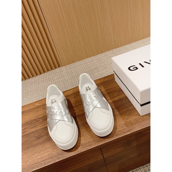 GIVENCHY Sneakers