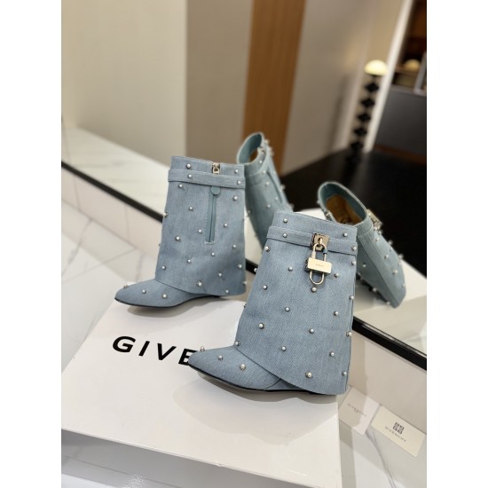 Givenchy Shark Lock ankle boots in leather