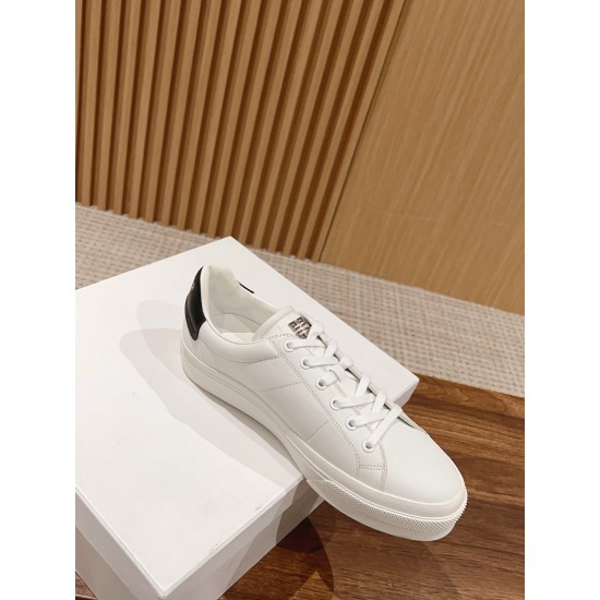 GIVENCHY Sneakers