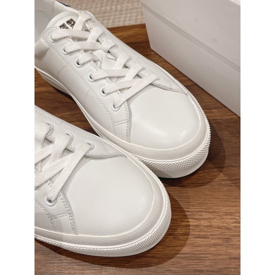 GIVENCHY Sneakers