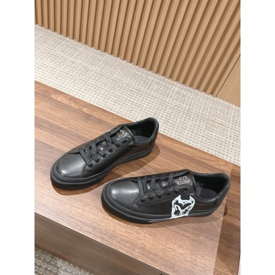 GIVENCHY Sneakers