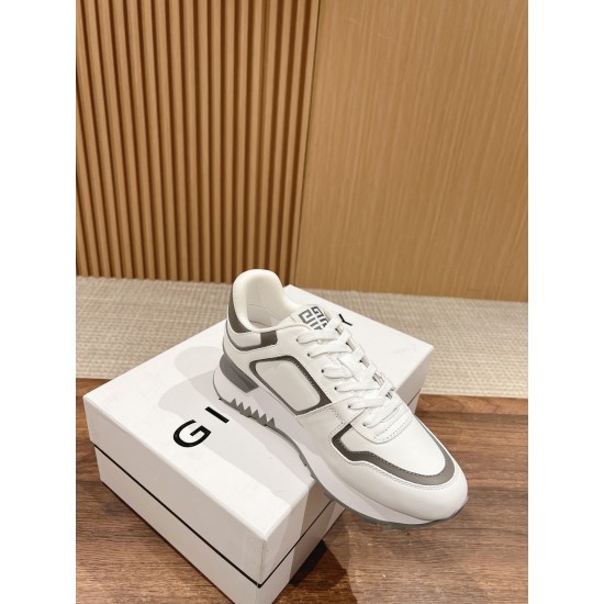 GIVENCHY Sneakers