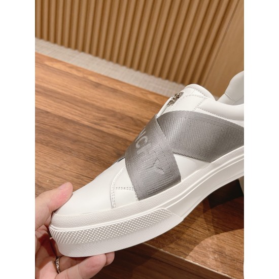 GIVENCHY Sneakers