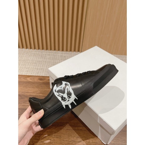 GIVENCHY Sneakers