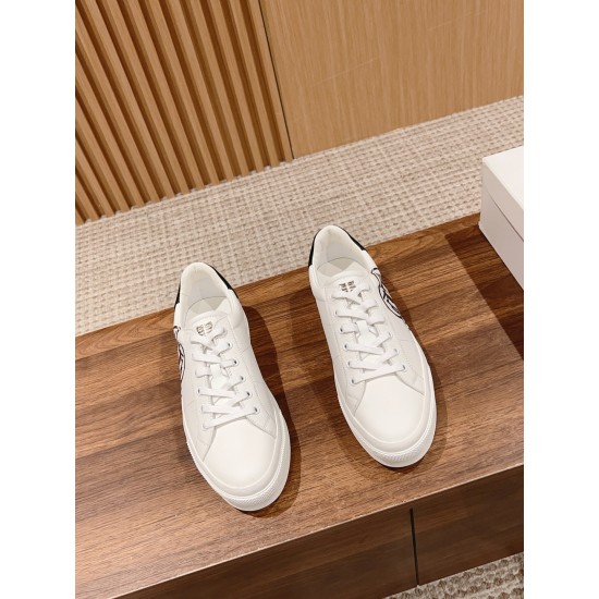 GIVENCHY Sneakers