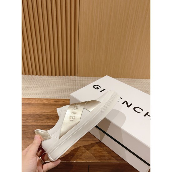 GIVENCHY Sneakers