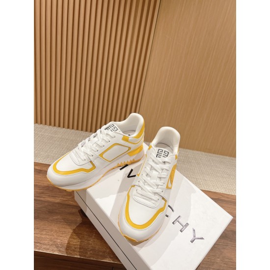 GIVENCHY Sneakers