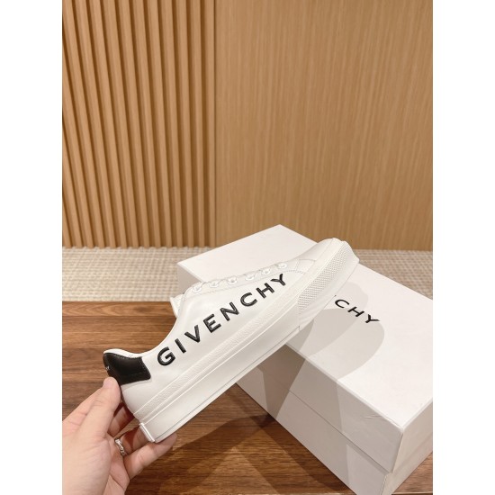 GIVENCHY Sneakers