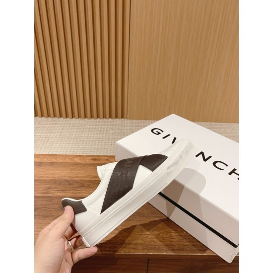 GIVENCHY Sneakers