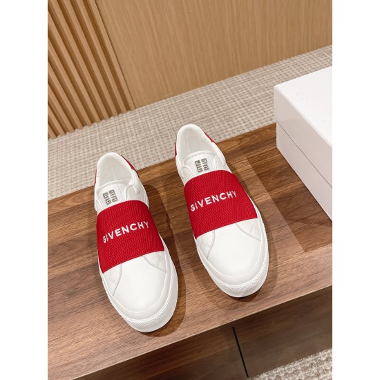 GIVENCHY Sneakers