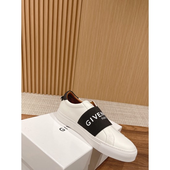 GIVENCHY Sneakers