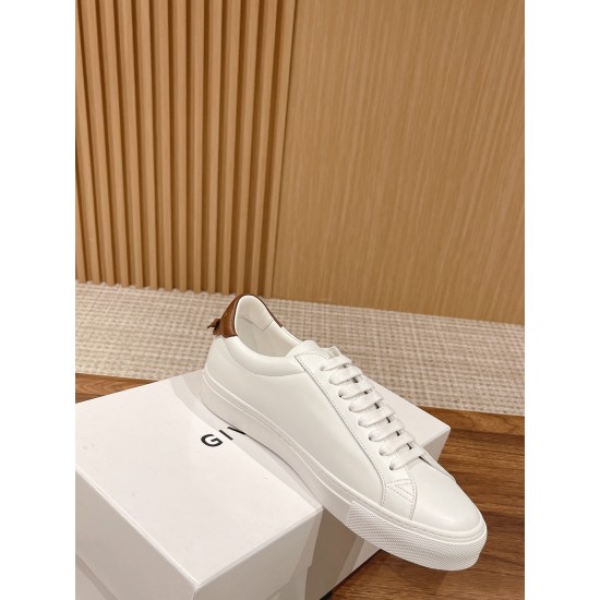 GIVENCHY Sneakers