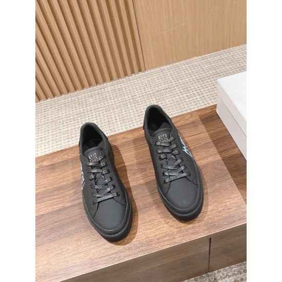 GIVENCHY Sneakers