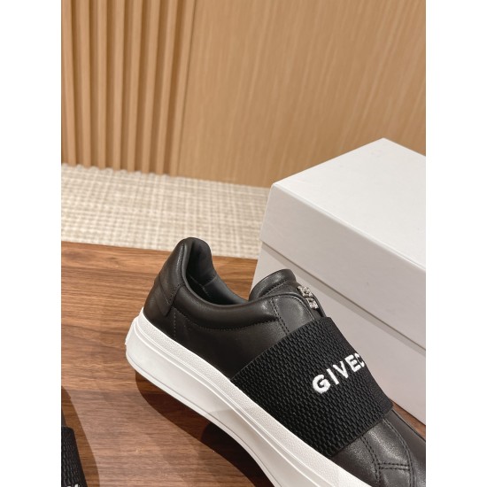 GIVENCHY Sneakers