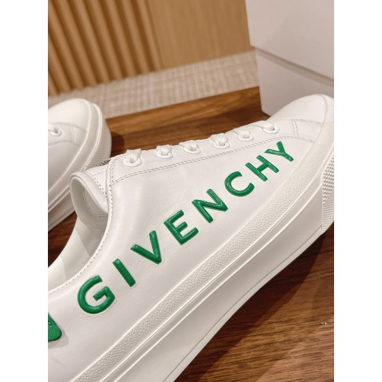 GIVENCHY Sneakers