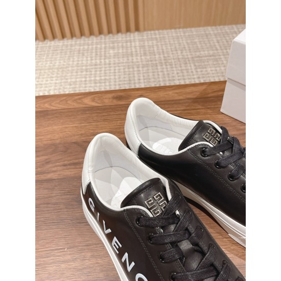 GIVENCHY Sneakers