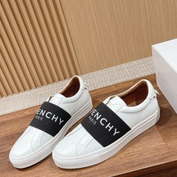 GIVENCHY Sneakers