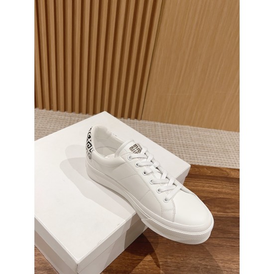 GIVENCHY Sneakers
