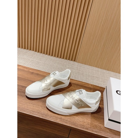 GIVENCHY Sneakers