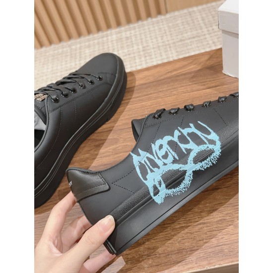 GIVENCHY Sneakers