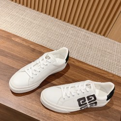 GIVENCHY Sneakers