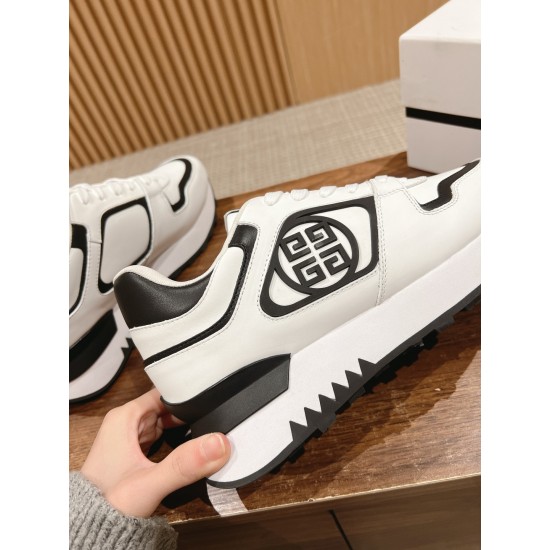 GIVENCHY Sneakers