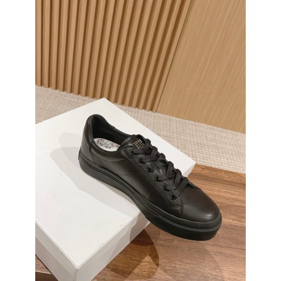 GIVENCHY Sneakers