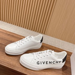 GIVENCHY Sneakers