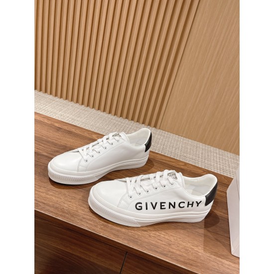 GIVENCHY Sneakers