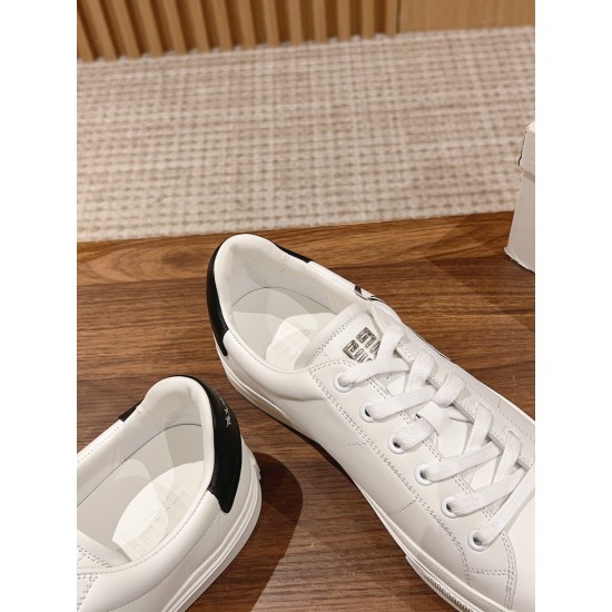 GIVENCHY Sneakers