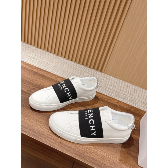 GIVENCHY Sneakers