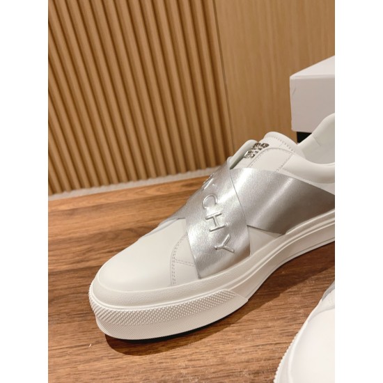 GIVENCHY Sneakers