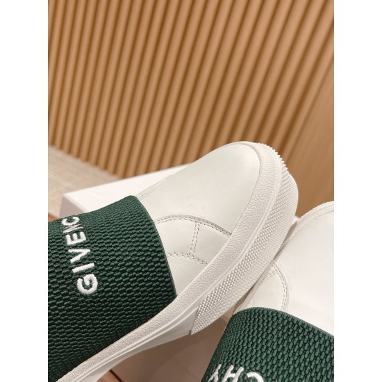 GIVENCHY Sneakers