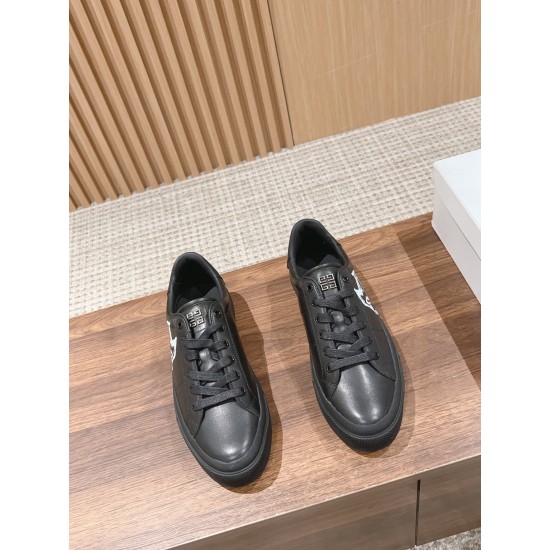 GIVENCHY Sneakers