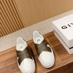 GIVENCHY Sneakers