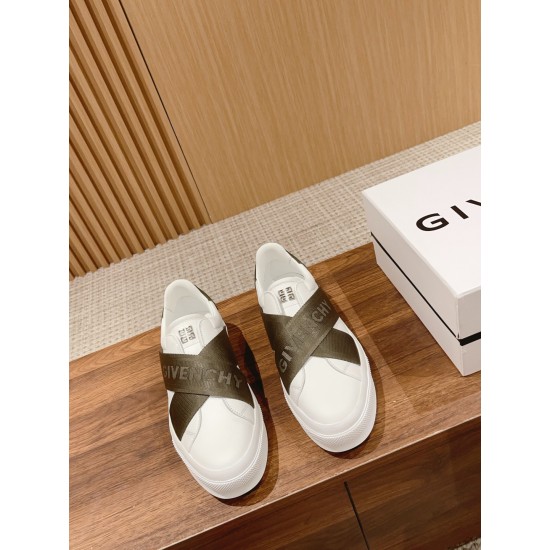 GIVENCHY Sneakers